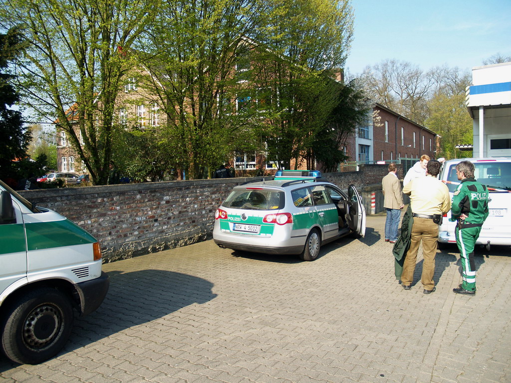 Messerstecherei Koeln Duennwald Berlinerstr P06.JPG